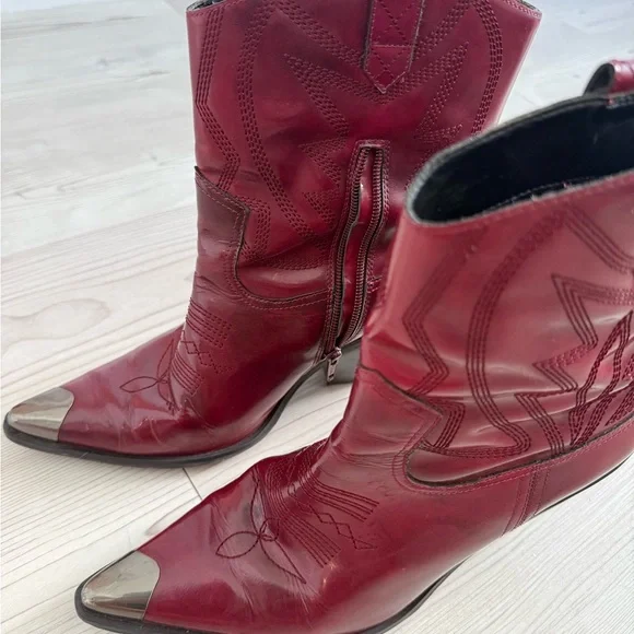 Gianni Bini Red Cowboy Boots - Picture 4 of 6